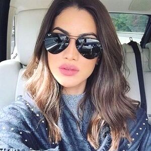 LIKE NEW Ray-Ban Black Aviator RB3025 Sunglasses Men and Women
